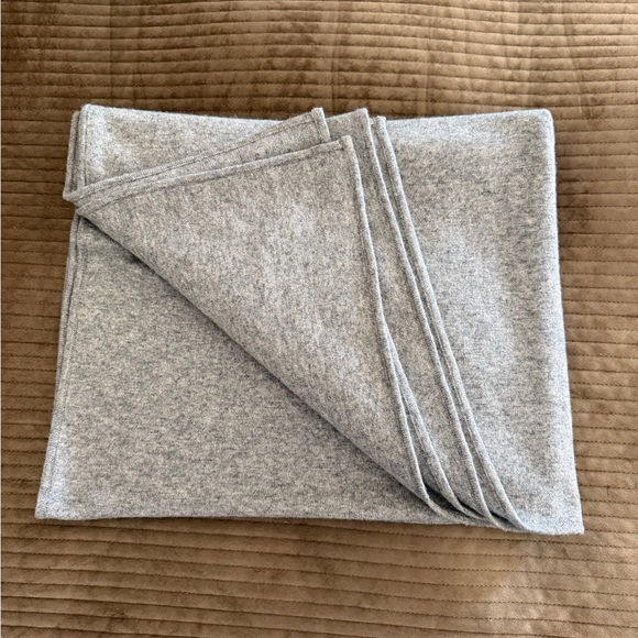 Arlotta Home Other - Arlotta Heather Gray Cashmere Blend Throw